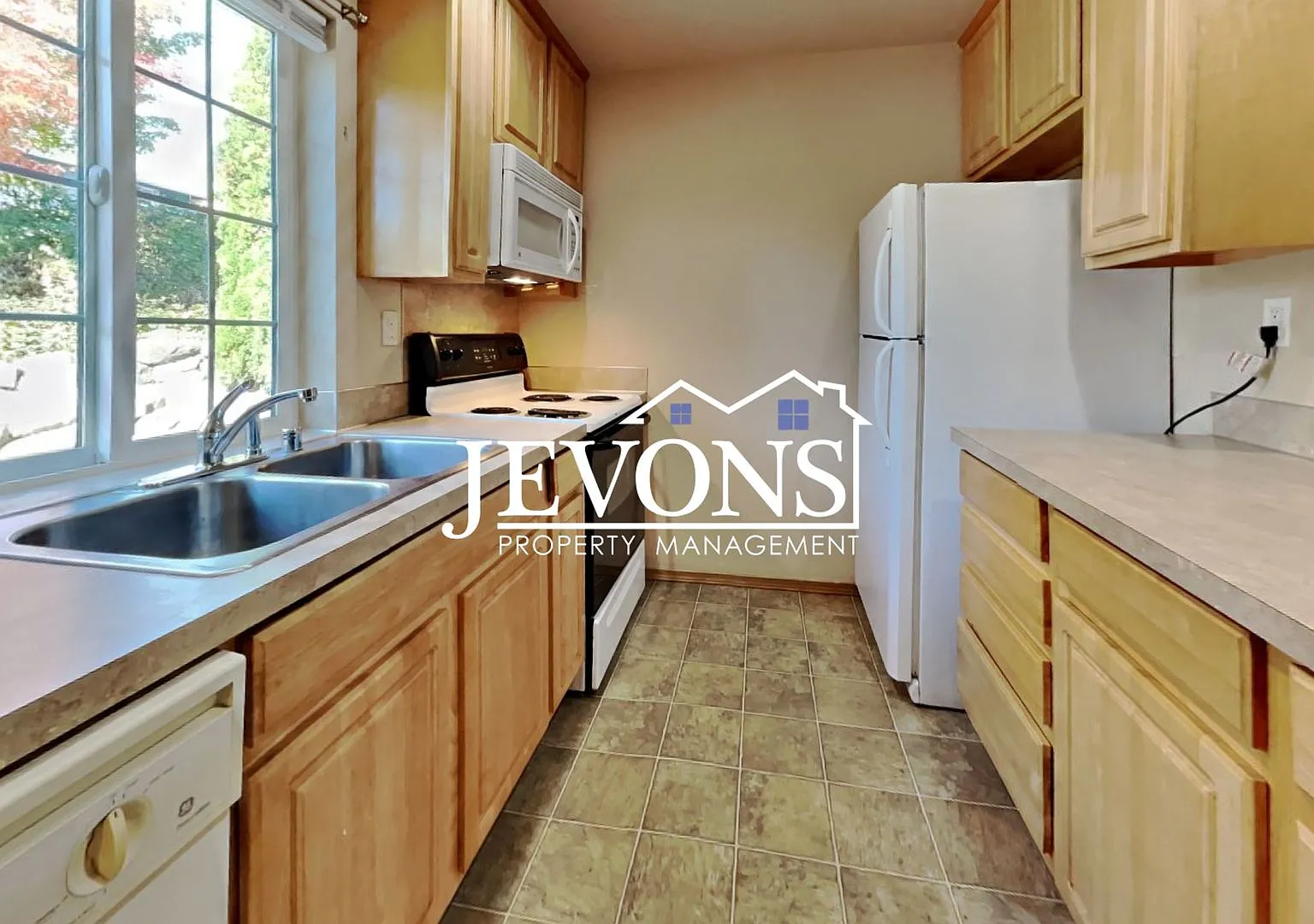 3018 S 43rd St Tacoma, WA 98409 — Photo 2