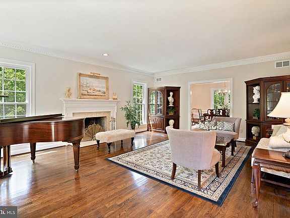 5th image of 10721 Balantre Ln