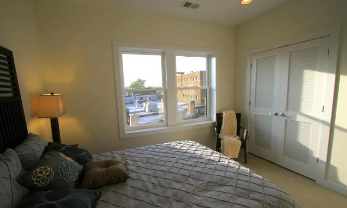 732 Lamont St NW — Photo 1