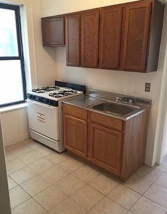 3rd image of 2143 27th St #2C