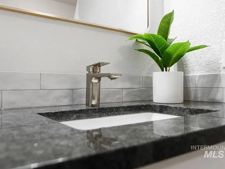 139 Goodall St — Photo 17