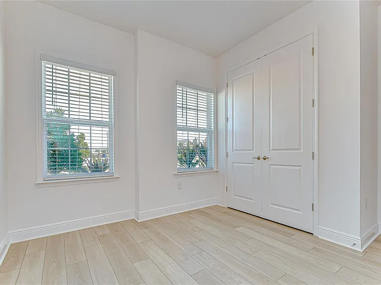 10027 Dolphin Gull Cir — Photo 9