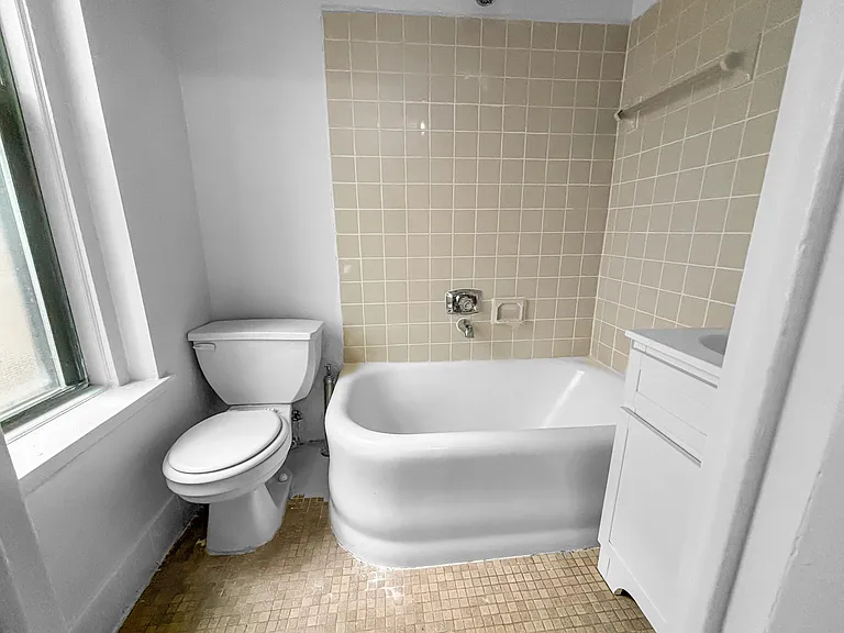 155 E 52nd St #8-H — Photo 3
