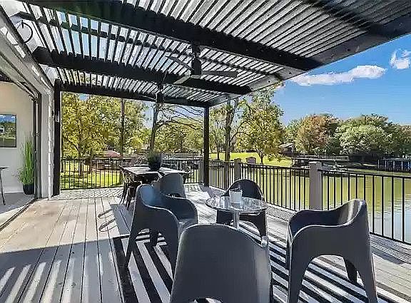 5th image of 513 Villa Point Dr