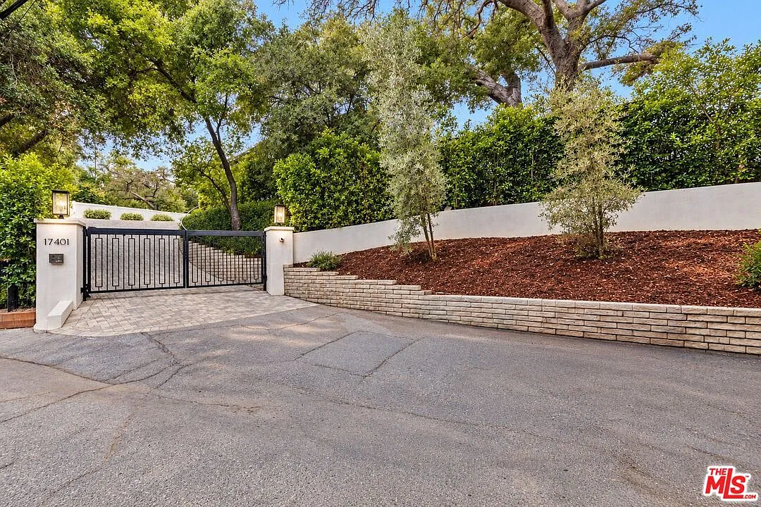 6 bed, 6.5 bath, 5400 sqft, $24,000 — Photo 3