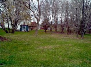 16 Parmerton Dr, Endicott, NY 13760