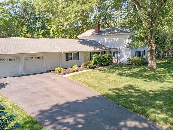 3rd image of 177 Kingfisher Drive