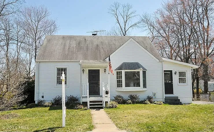 4015 Maple St photo 1