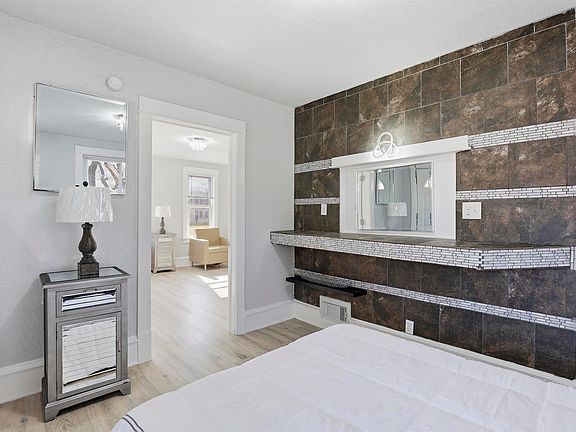 4th image of 1303 W Prospect Ave