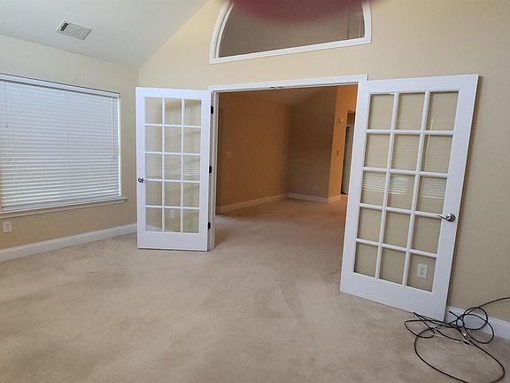 5th image of 402 Nandina Ct