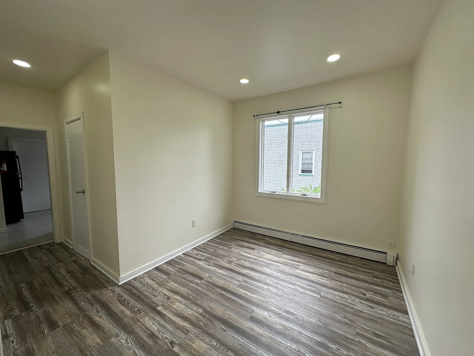 4 bed, 1400 sqft, $3,100 — Photo 2