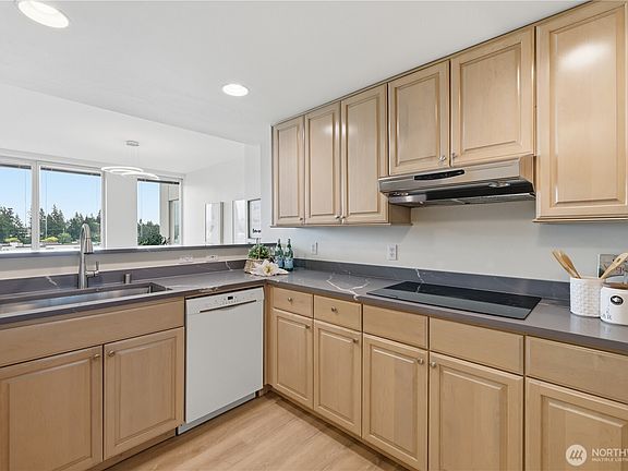 5th image of 177 107th Avenue NE #1204