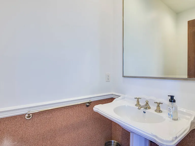 817 Dune Rd — Photo 17