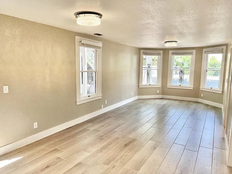1214 E St #1/2 — Photo 17