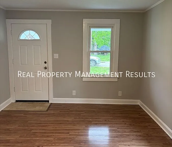 1111 Stanley Ave — Photo 3