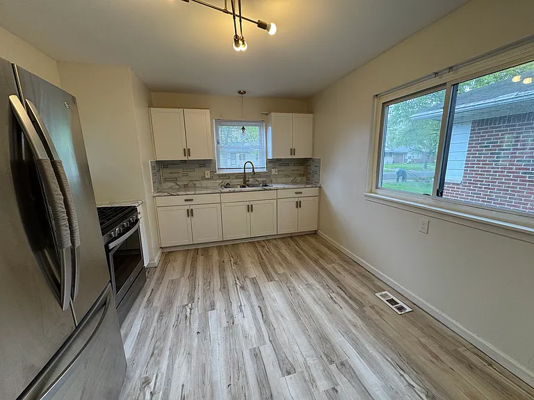 30247 Glenwood St — Photo 8