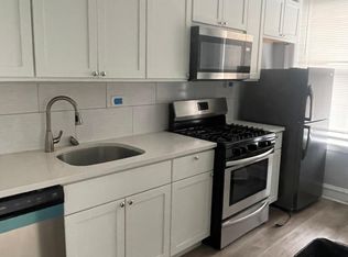 7051 S Bennett Ave #209, Chicago, IL 60649