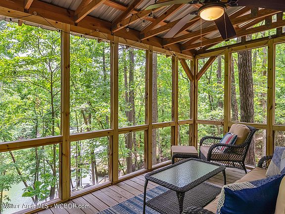 Image 5: Screened Porch