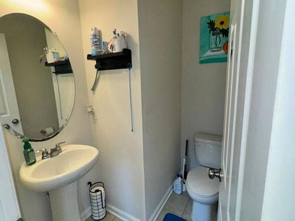 4th image of 733 Sun Valley Ct