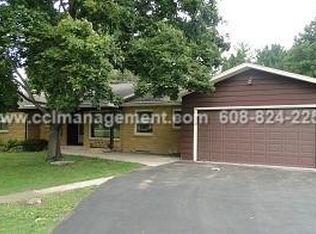 610 W Hudson St, Mazomanie, WI 53560
