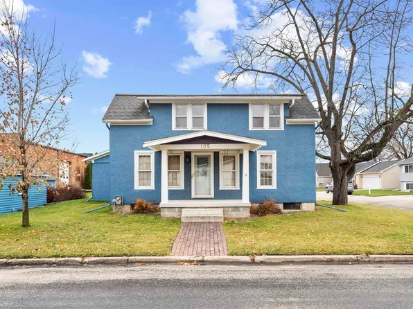 105 9th St SE, Waverly, IA 50677