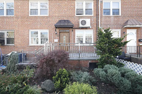 Rented by 18 REALTY | media 27