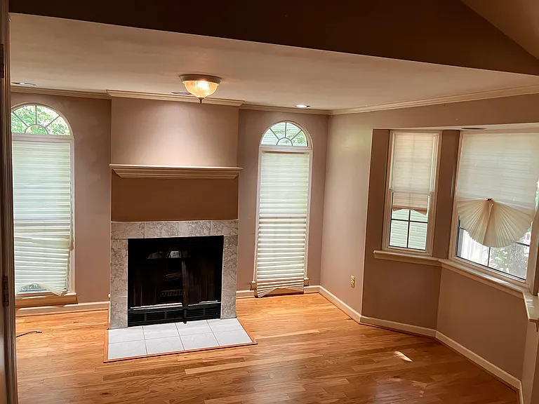 4036 Bradshaw Dr — Photo 5