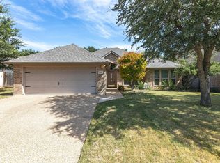 10828 Golfview Way, Benbrook, TX 76126