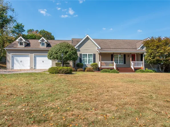 5135 Watters Rd, Lower Burrell, PA 15068