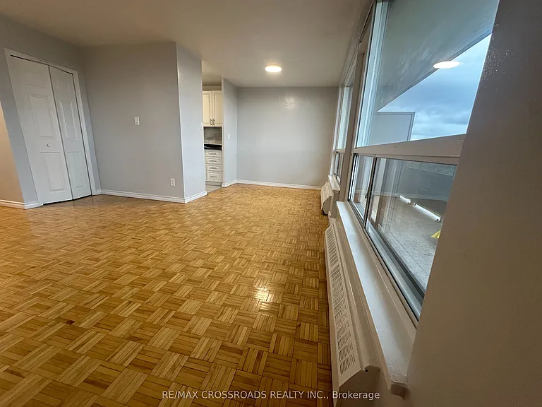 363 Lakeshore Rd E #610 — Photo 5