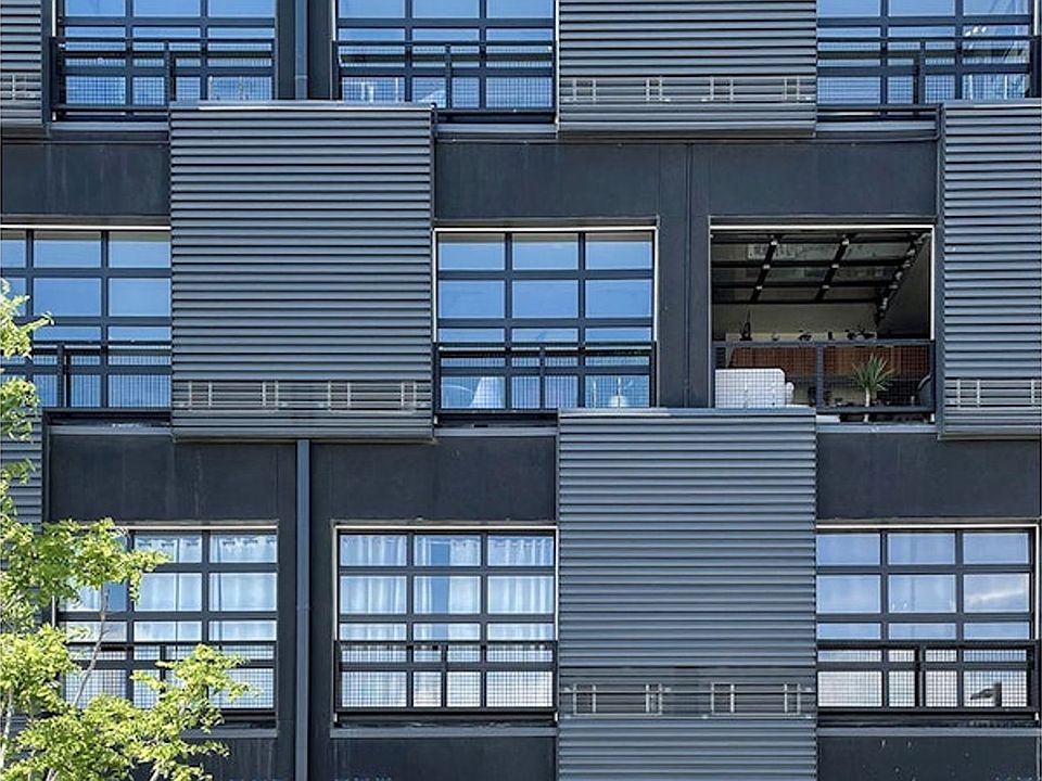 Building Photo 2
