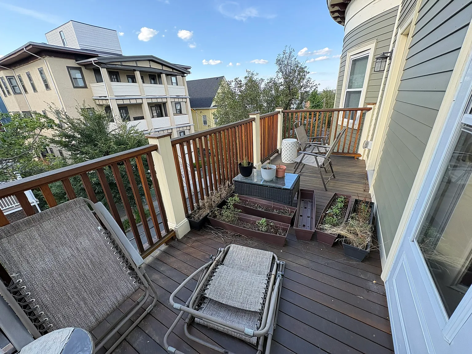 3 bed, 1361 sqft, $4,100 — Photo 2