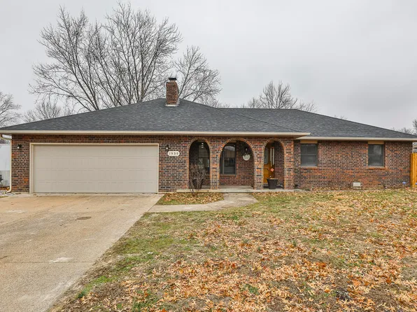 1930 S Hedgewood Drive, Bolivar, MO 65613