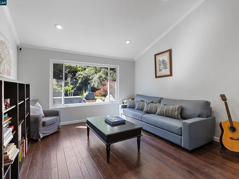 301 Domingo Ct — Photo 12