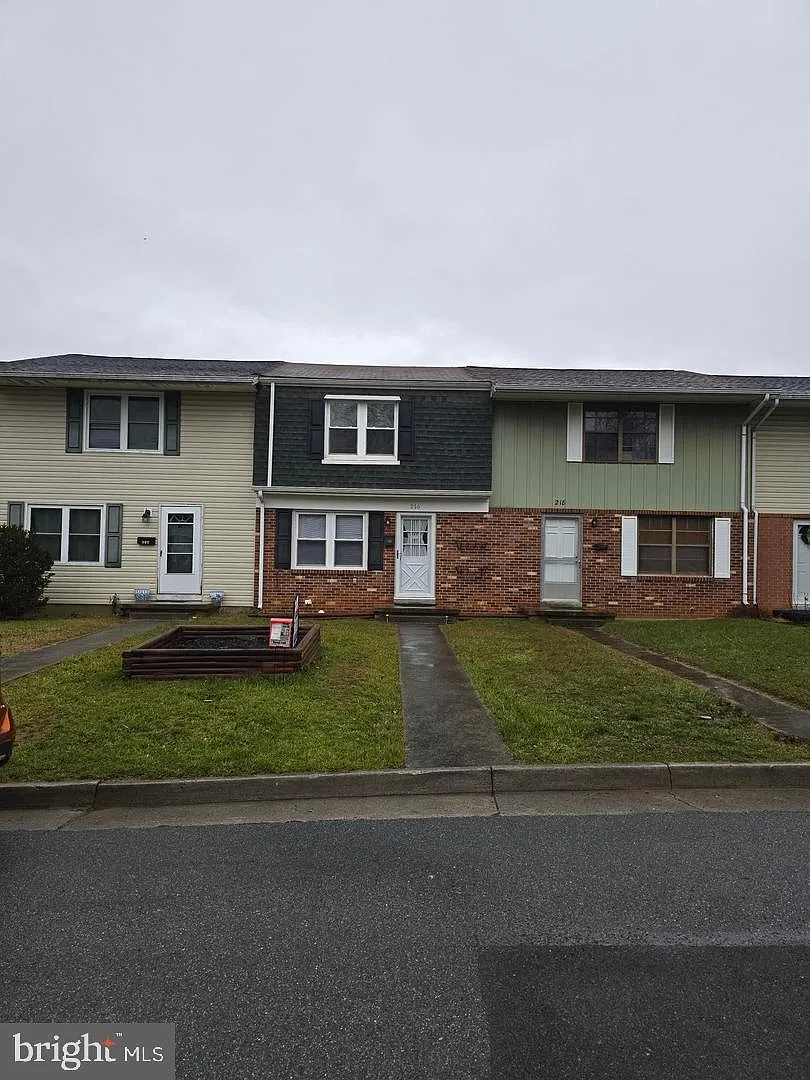 2 bed, 1.5 bath, $1,895 — Photo 1