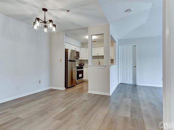 4th image of 1637 Waterford Dr