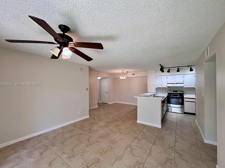 640 S Park Rd — Photo 7