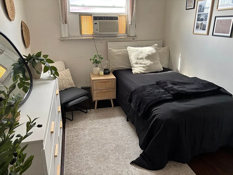 2805 Stratford - Amazing location one block from University of Cincinnati — Photo 2