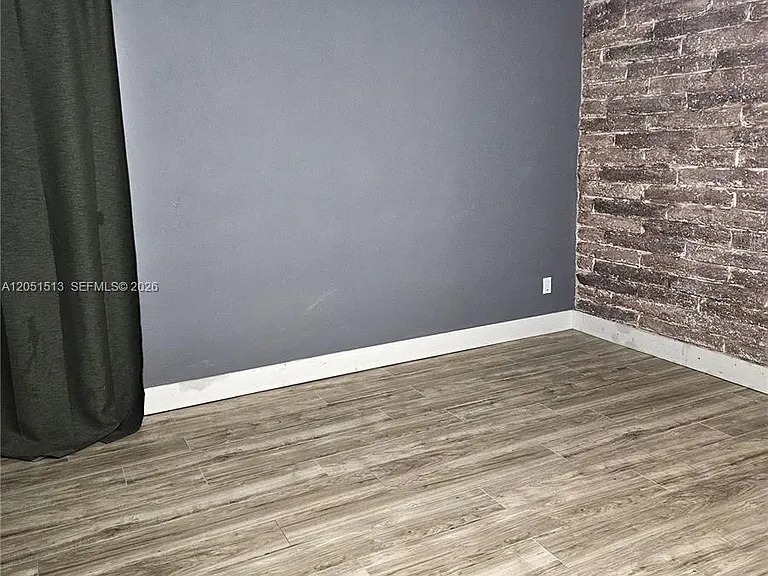 5627 SW 26th St — Photo 3