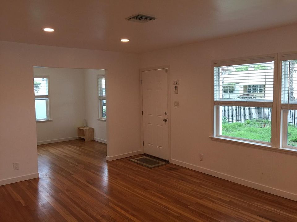 All windows are NEW and double glazed!