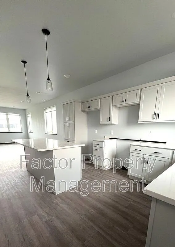 3 bed, 2.5 bath, 1750 sqft, $2,295 — Photo 3