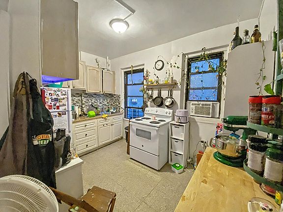 4th image of 21-27 33rd St #4P