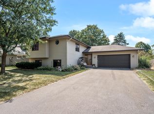 1054 Briar Creek Rd, Eagan, MN 55123