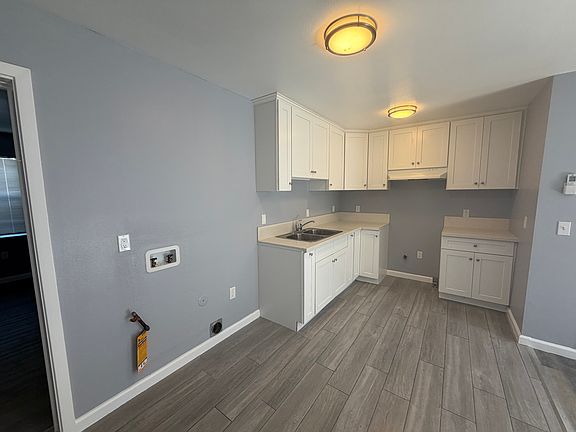 3rd image of 14922 Lemoli Ave #4