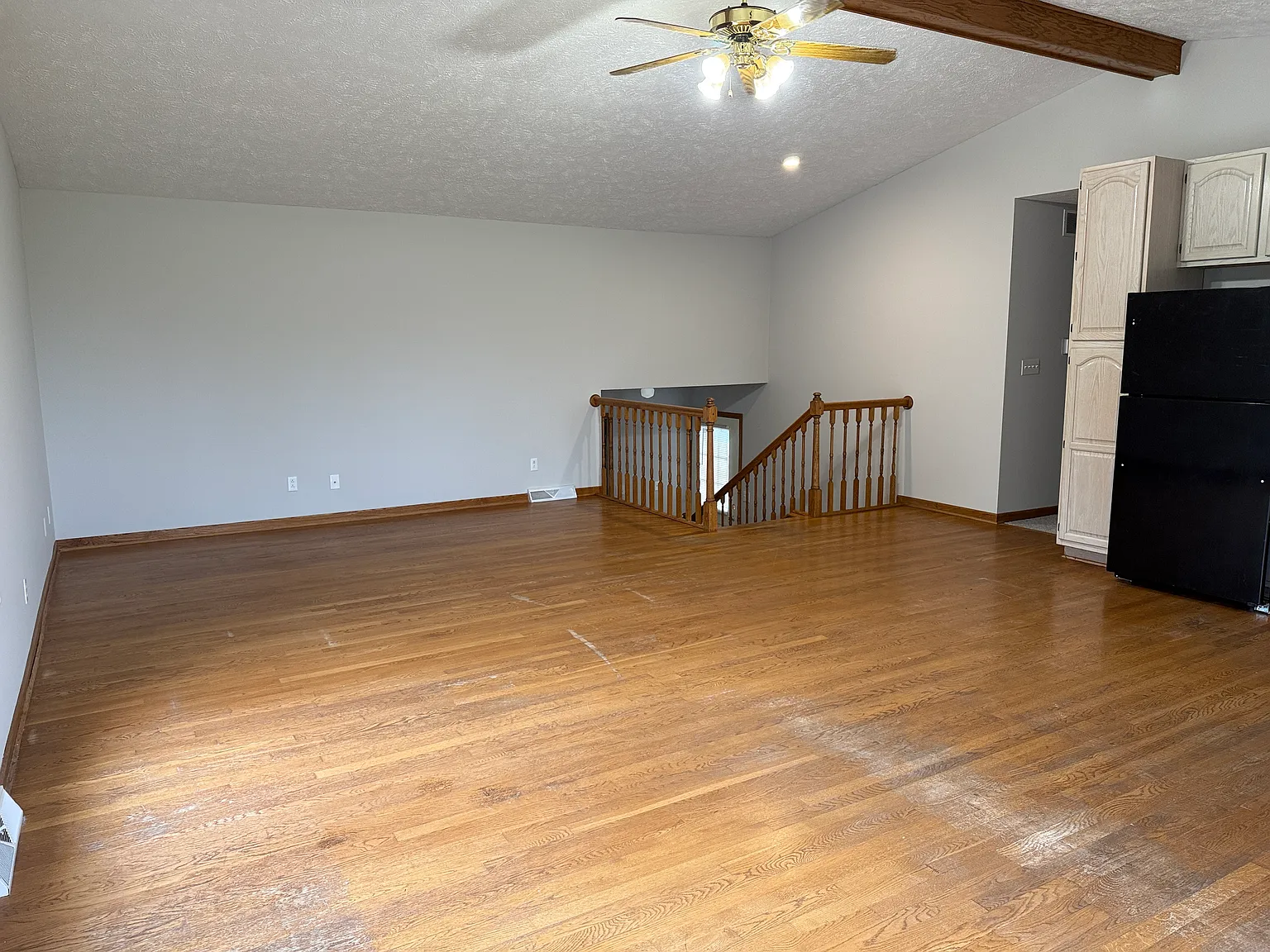 5 bed, 2300 sqft, $2,750 — Photo 4