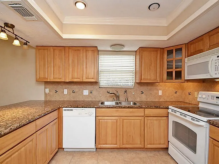 3130 Frontier Dr — Photo 8