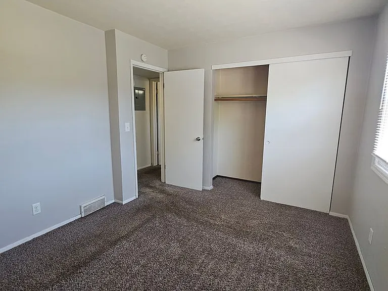 710 W 63rd St — Photo 14