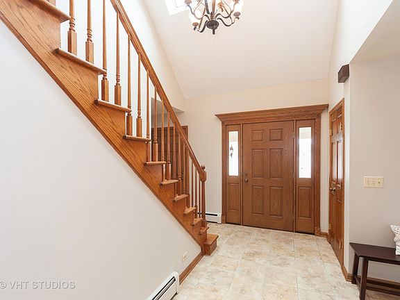 2nd image of 302 E Maude Ave