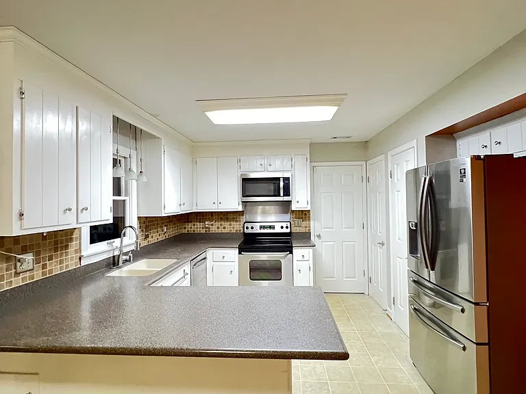 331 Glenpark Ln — Photo 8