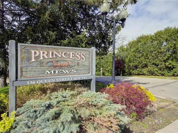 336 Queen St S #14, Mississauga, ON L5M 1M2